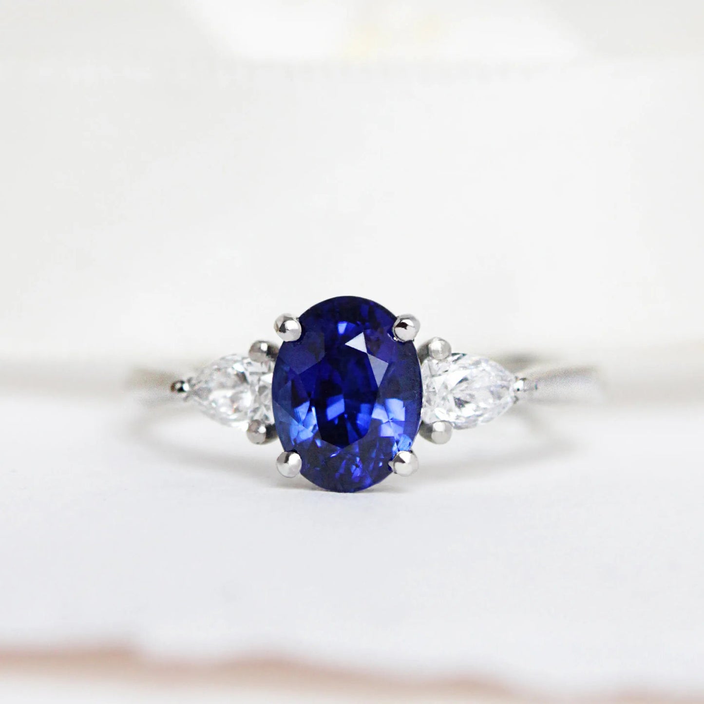 The Elvani - Oval Blue Sapphire - CEYLON BRILLIANCE CO.
