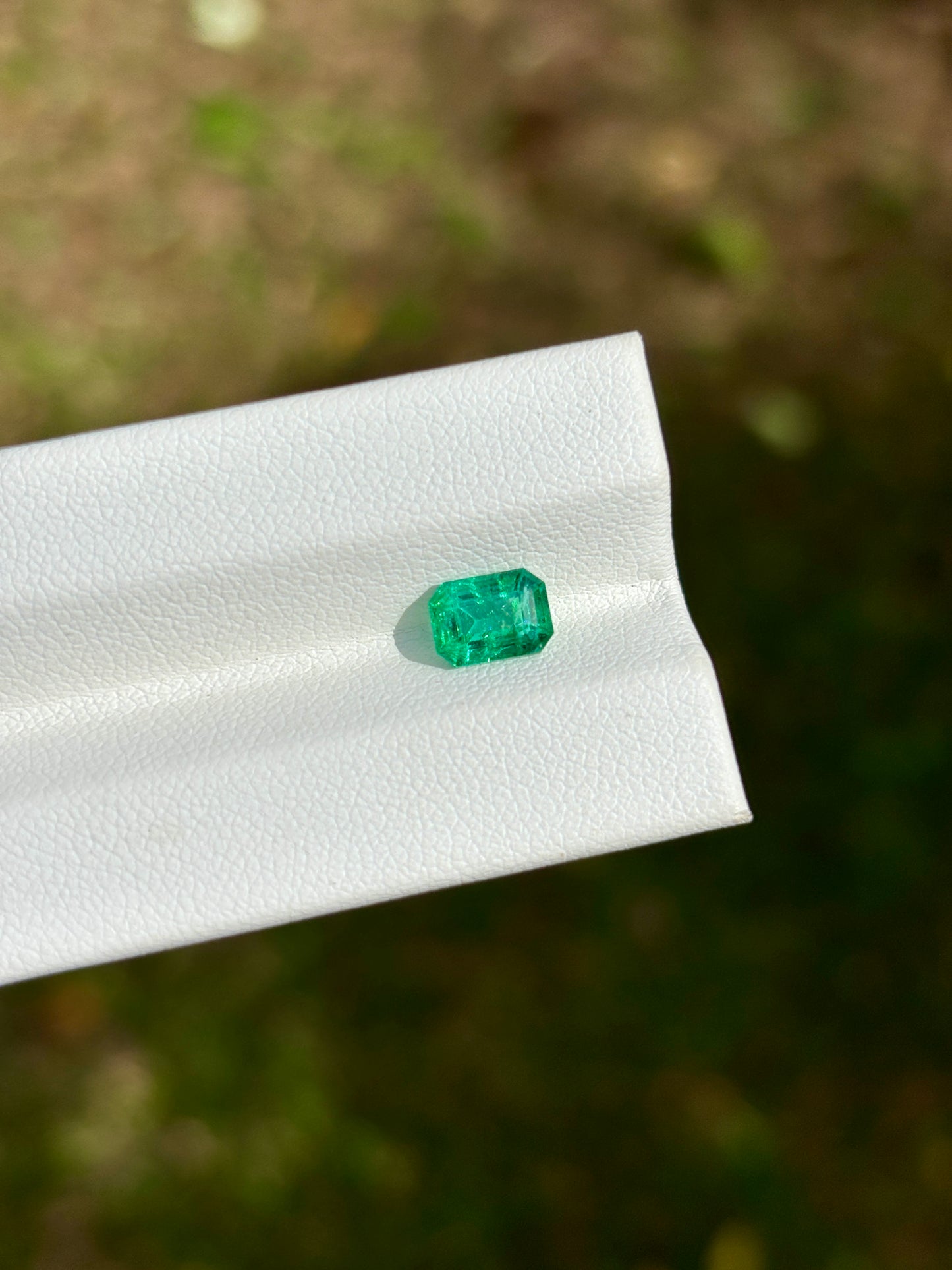1.04ct Vivid Green Emerald – Emerald Cut Natural Gem from Colombia