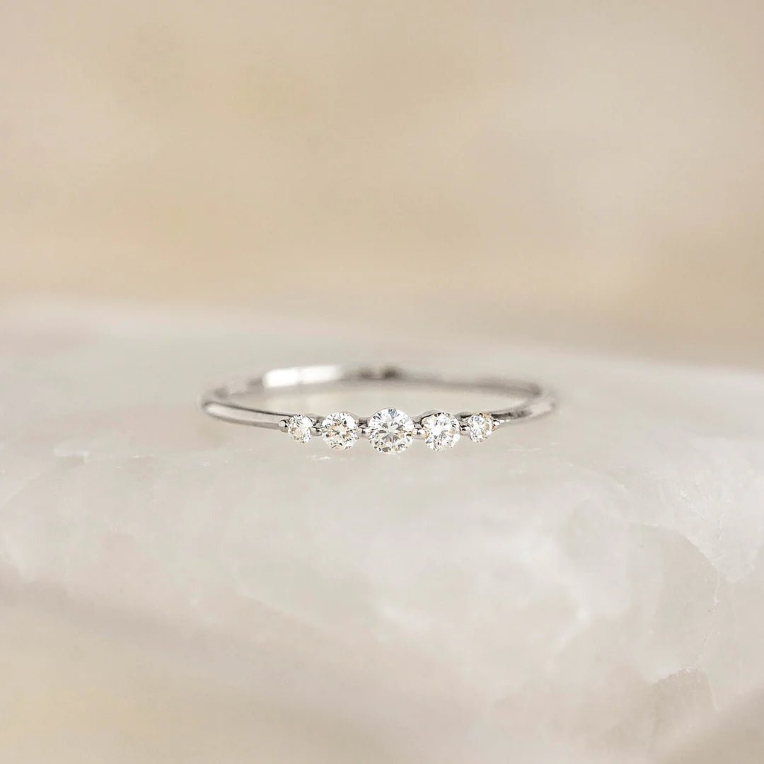 Nia - Graduated Moissanite Ring - CEYLON BRILLIANCE CO.
