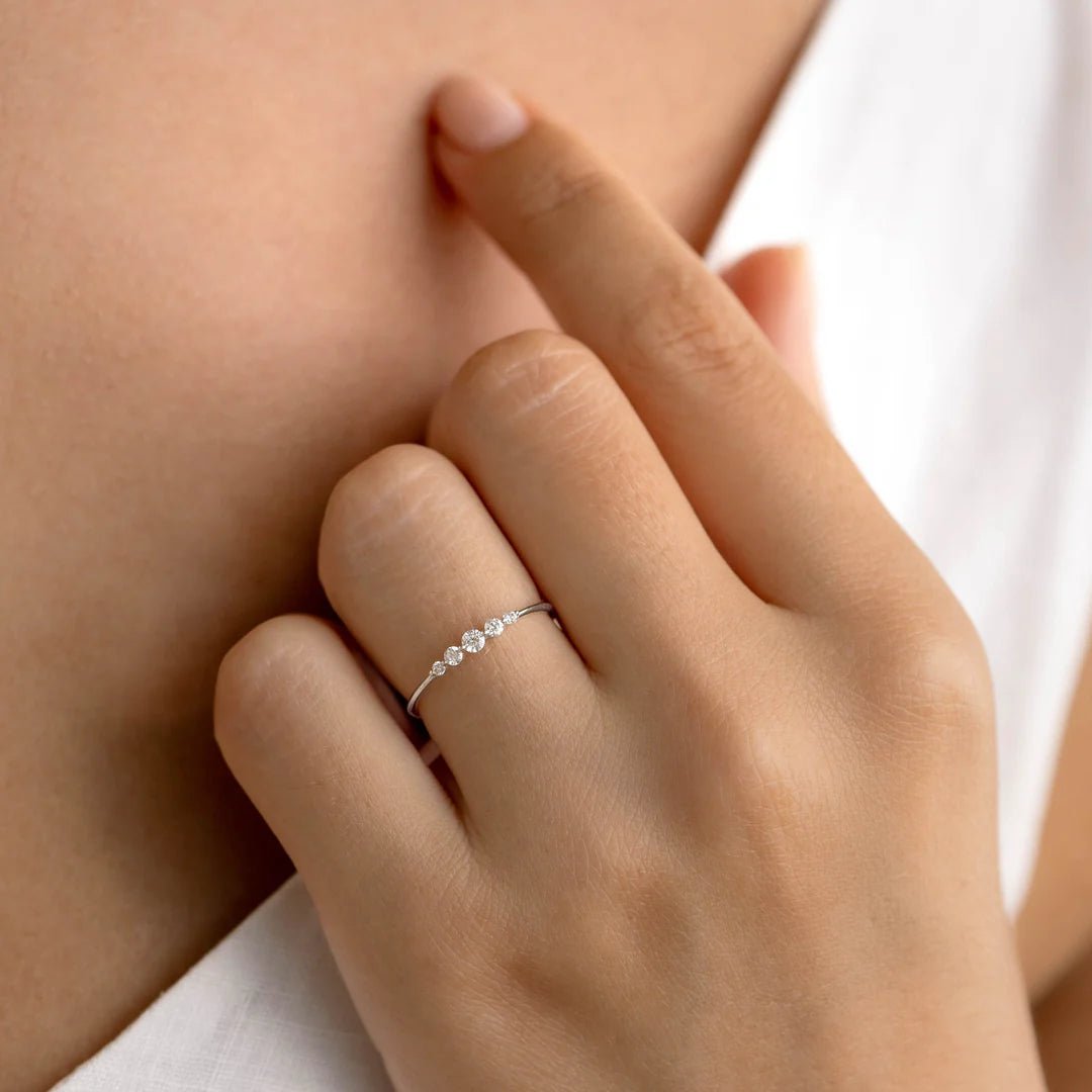 Nia - Graduated Moissanite Ring - CEYLON BRILLIANCE CO.
