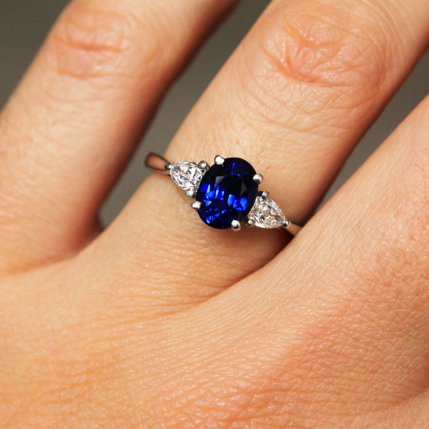 The Elvani - Oval Blue Sapphire - CEYLON BRILLIANCE CO.
