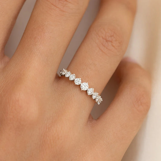 Meera - Graduated Moissanite Ring