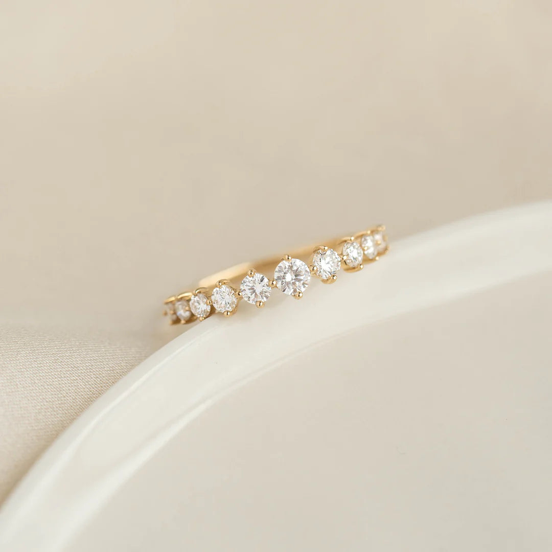 Meera - Graduated Moissanite Ring