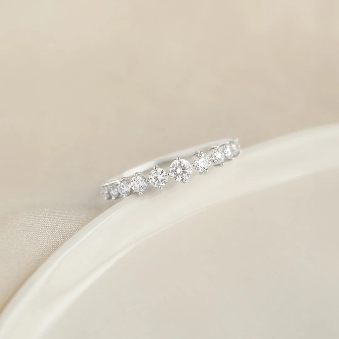 Meera - Graduated Moissanite Ring