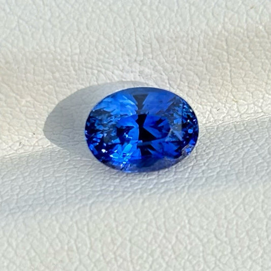 2.27ct Vivid Cornflower Blue Sapphire – Oval Cut Natural Gem from Ceylon (GIC Certified)