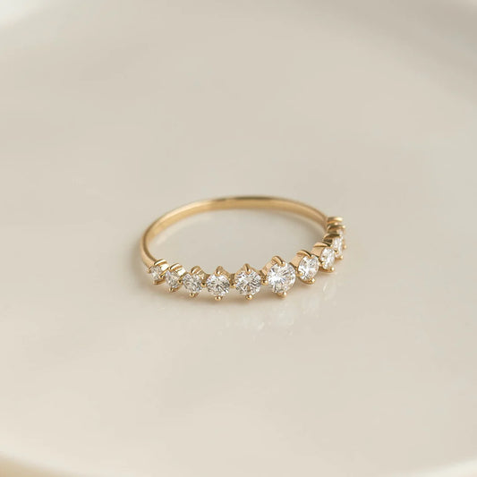 Meera - Graduated Moissanite Ring
