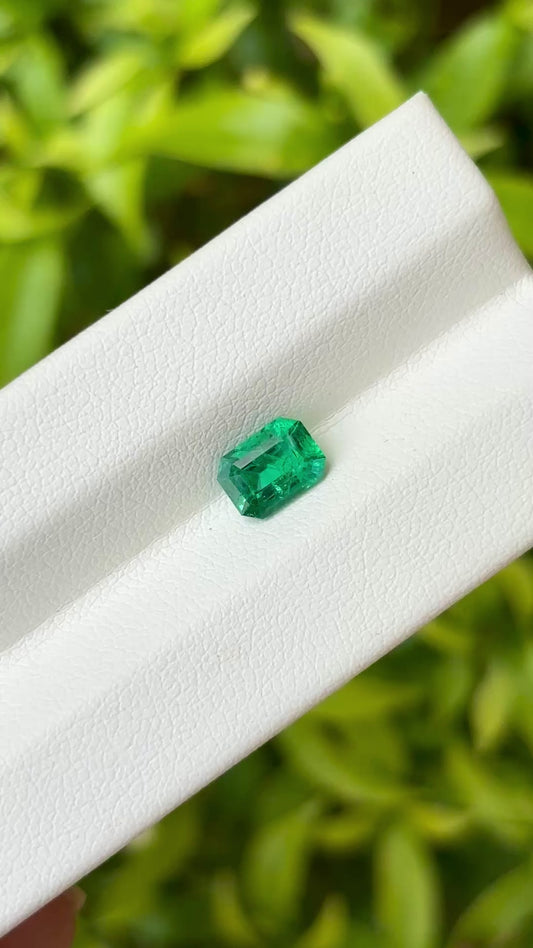 1.04ct Vivid Green Emerald – Emerald Cut Natural Gem from Colombia